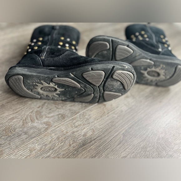 Ugg Short Boots - Picture 3 of 6